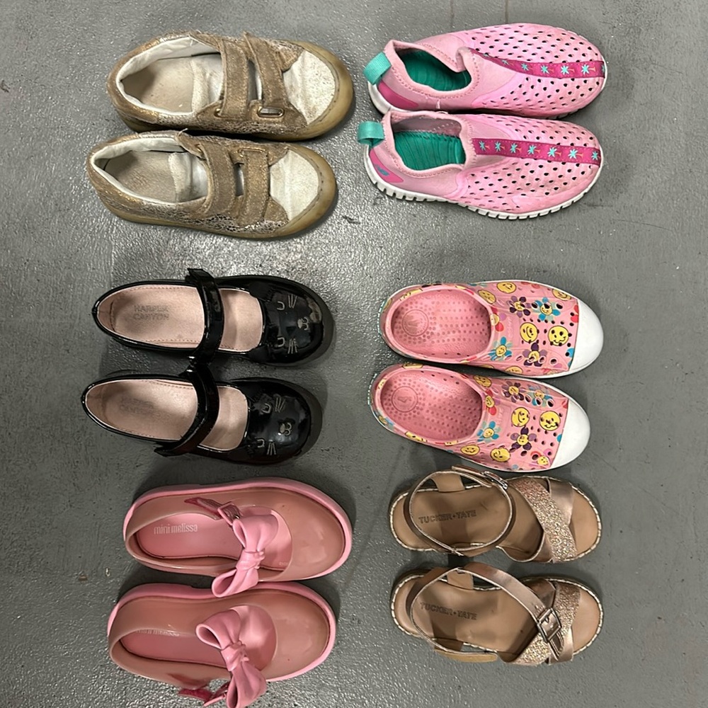 Bulk size 9 shoes